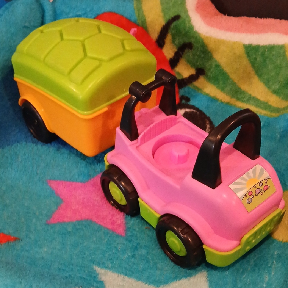*UPDATE*!!! 2009 Fisher Price Little People pink camping car and camper